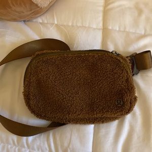 Lululemon sherpa belt bag